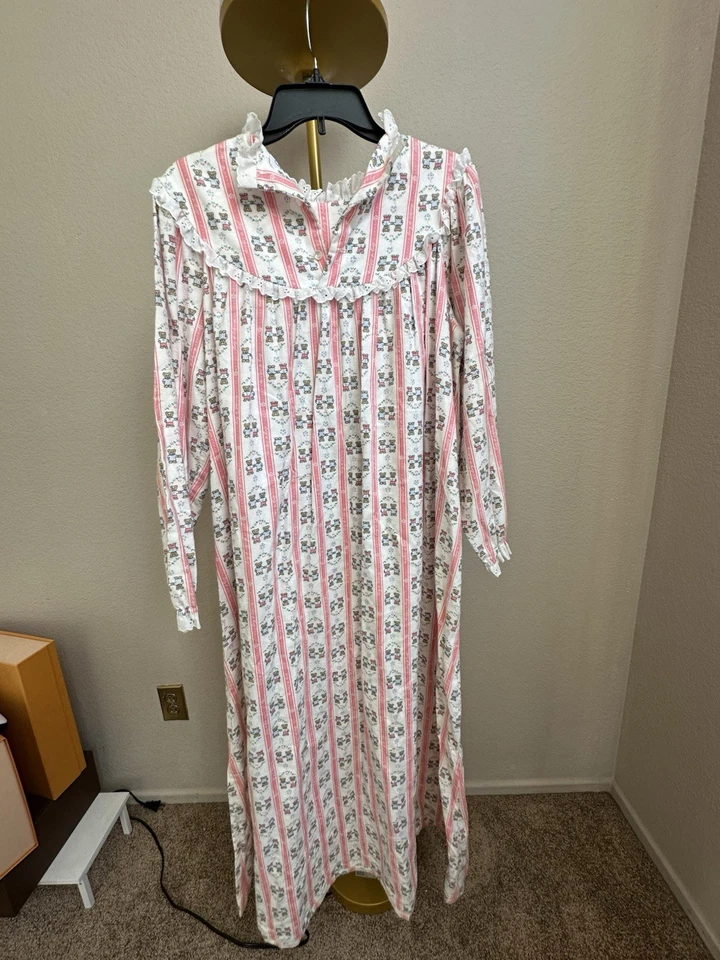 Lanz of Salzburg Flannel Nightgown Girl Sz M Pink Sheep Lace Trim, Tiny Beards - Image 4 of 4