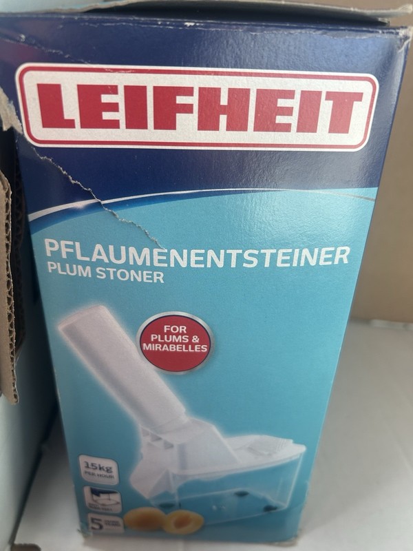 Leifheit Pflaumenentsteiner-Automat Pflaumenentkerner Obstentkerner, Weiß, 37300