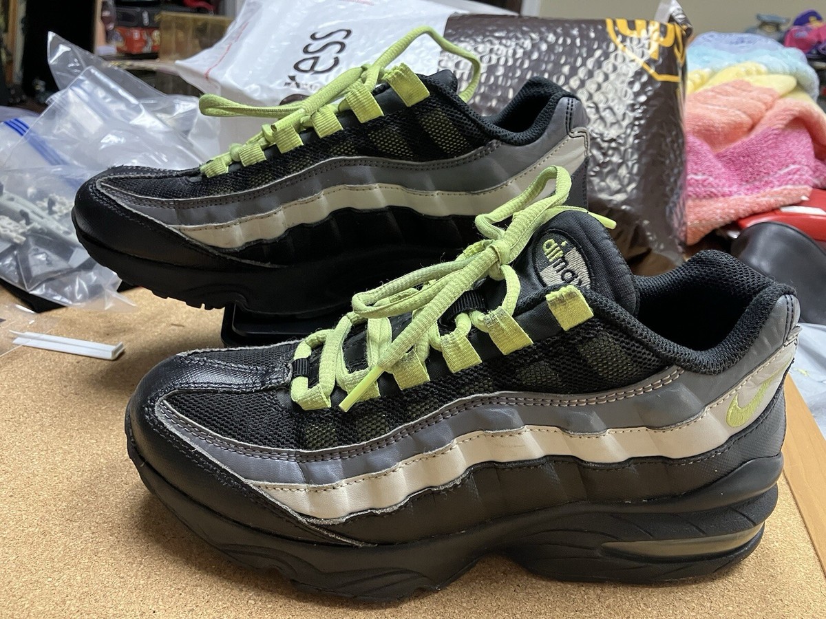 Nike Air Max 95 Black Volt Dark Gray Boys Size 5Y Neon Low Top