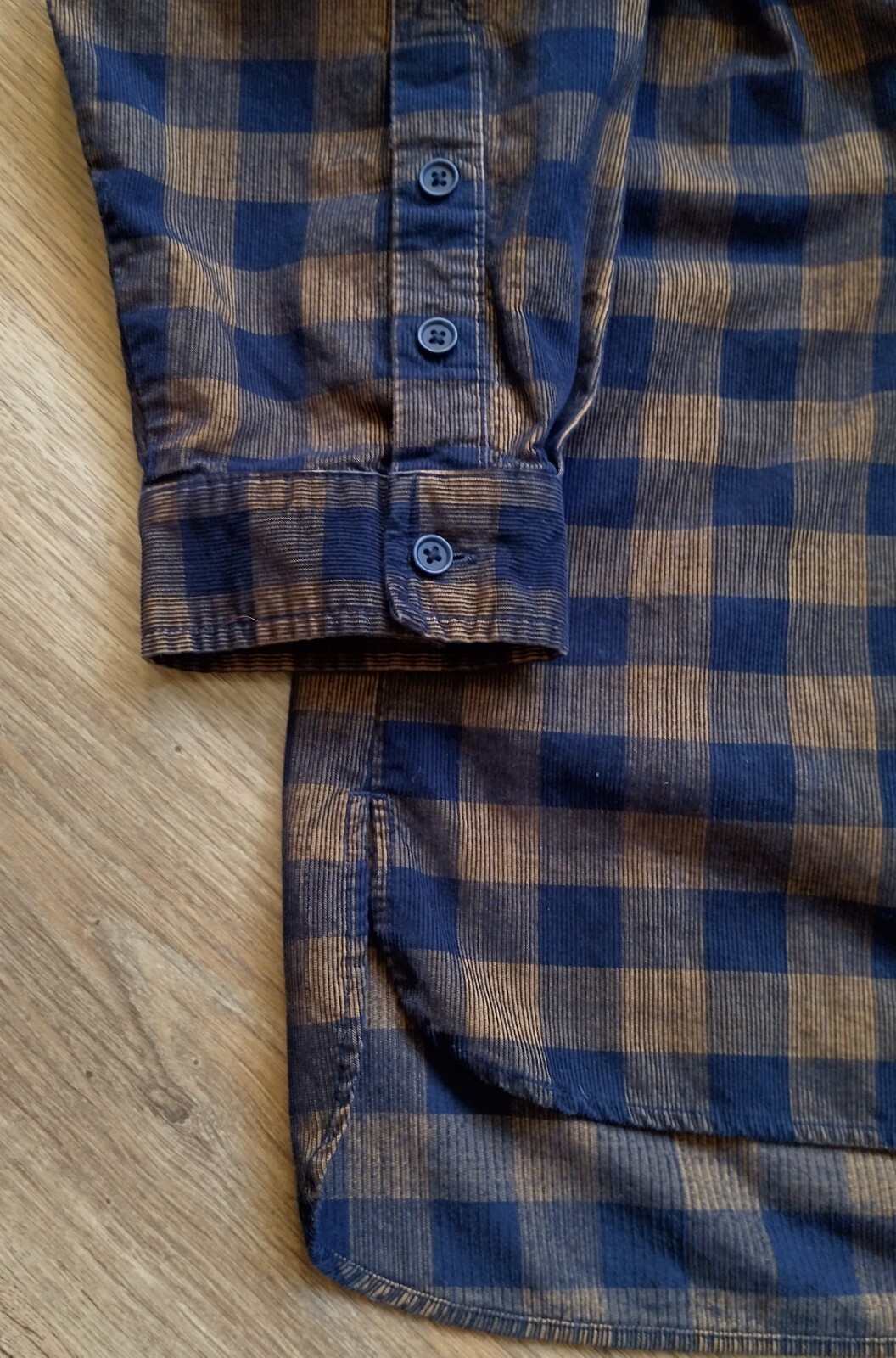 Men's Seasalt Cornwall Curator Bridge Turmeric Check Shirt Size XL  26" pit-pit image 9