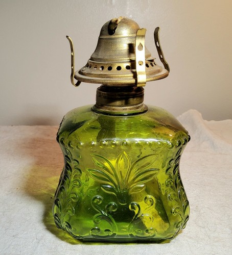 BEAUTIFUL ANTIQUE GREEN GLASS KEROSENE LAMP BASE w/ FLORAL DESIGN SIDES & BURNER - Picture 2 of 9