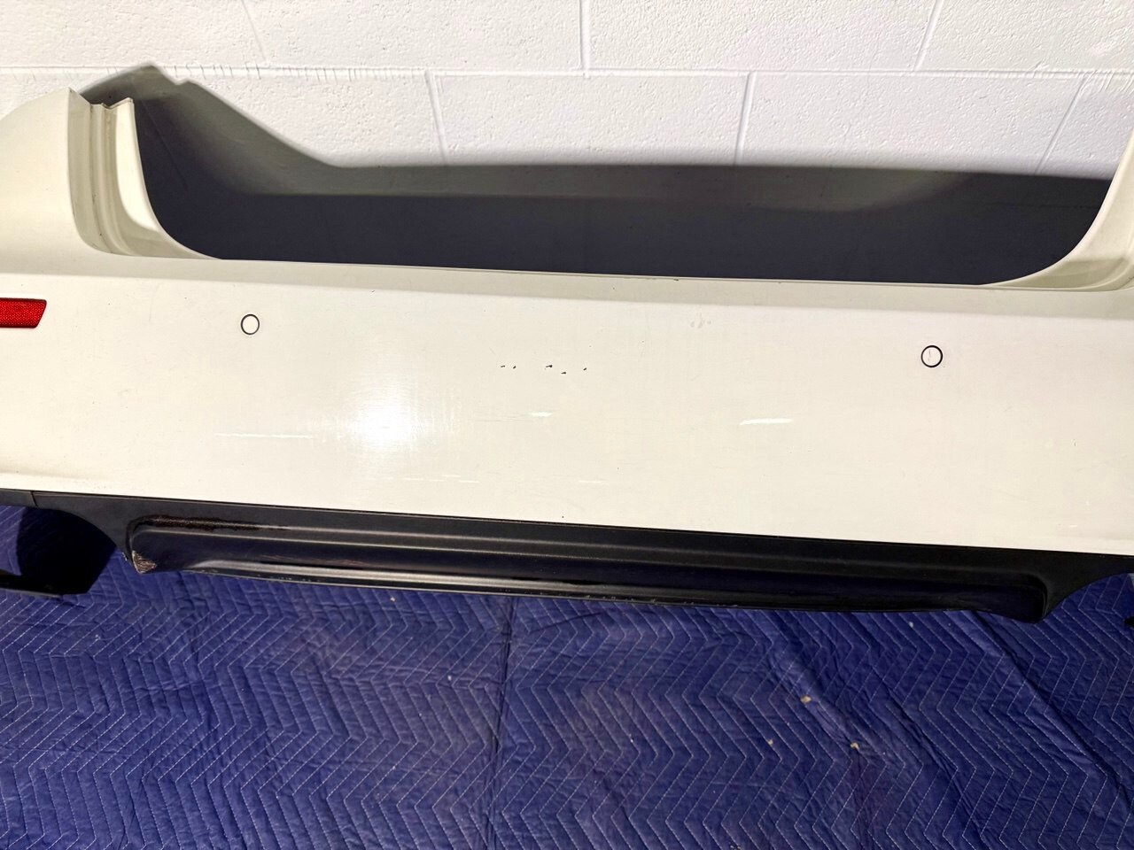 2014-2017 MASERATI GHIBLI REAR BUMPER COVER PANEL W/ REFLECTOR LIGHT LAMPS OEM