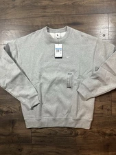 NIKE Men Solo Swoosh Fleece Crew Sweatshirt Grey Heather White DX1361-063 Medium