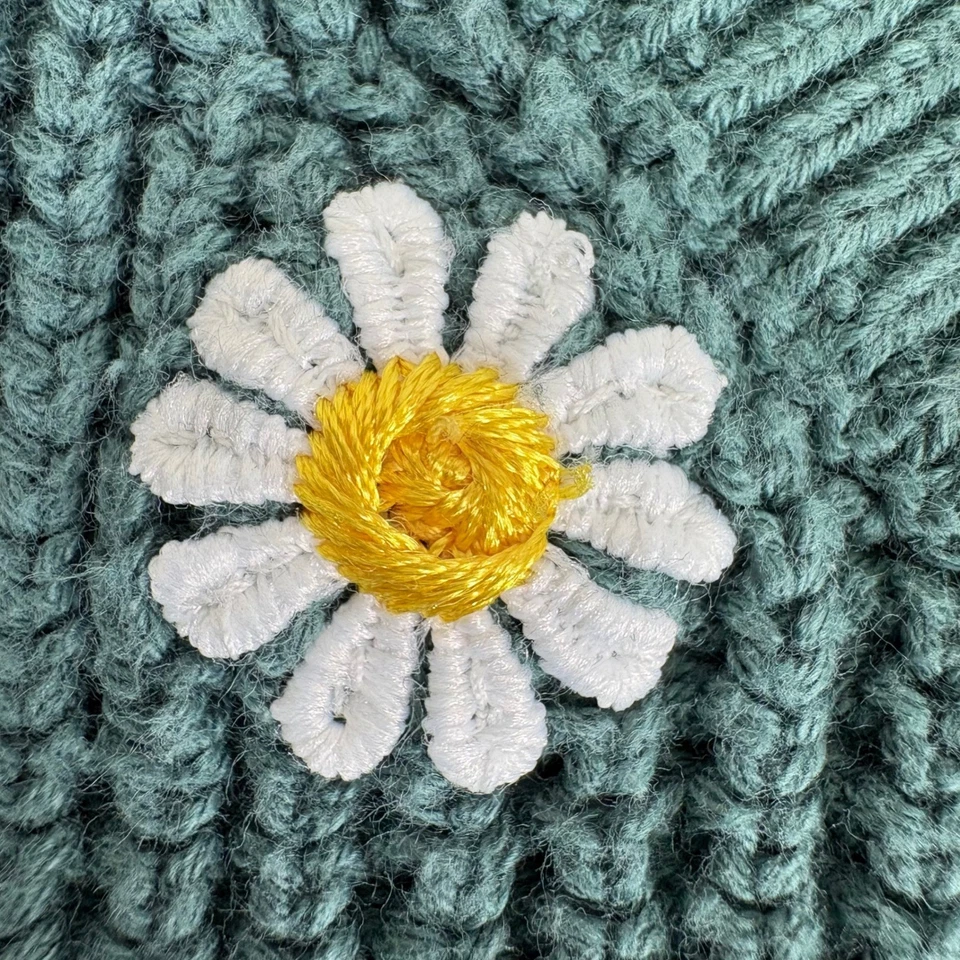 GAP Waffle Knit 100% Cotton Sweater Green Daisy Embroidery Womens Size M - Image 4 of 4