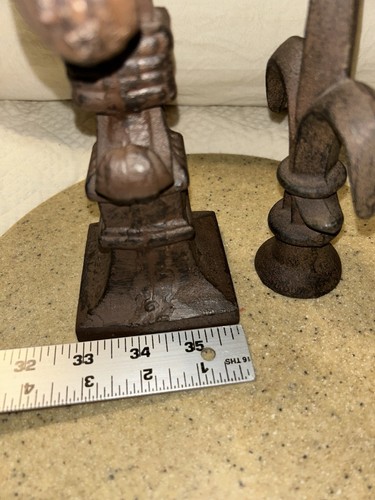 Vintage ARCHITEKTUR GUSSEISEN FLEUR-DE-LIS ENDSTÜCK Set/2 Sm/Lg 10”/6,5” Türstopper - Bild 11 von 14