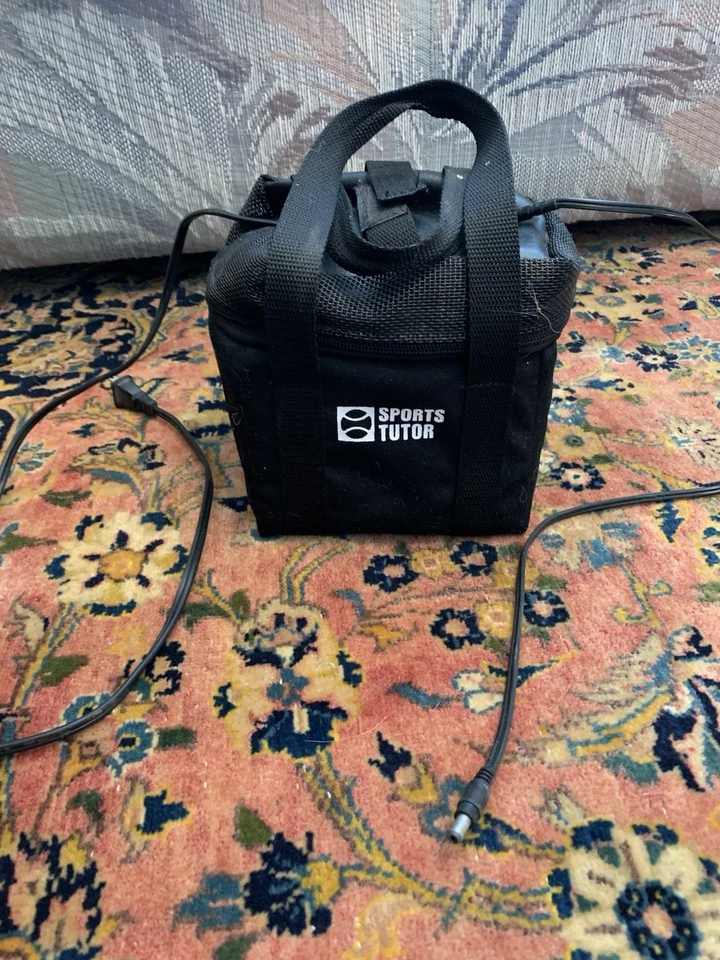 Máquina de bolas de tênis Wilson Tutor com controle remoto. Pacote de bateria, 3 raquetes e bolas - Imagem 4 de 4