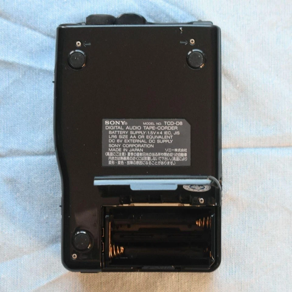 SONY TCD-D8 DAT Walkman Portable Recorder Tested Japan w/ AC Adapter - Image 3 of 4