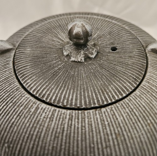 Antique Signed Japanese Teapot Cast Iron - Picture 3 of 9