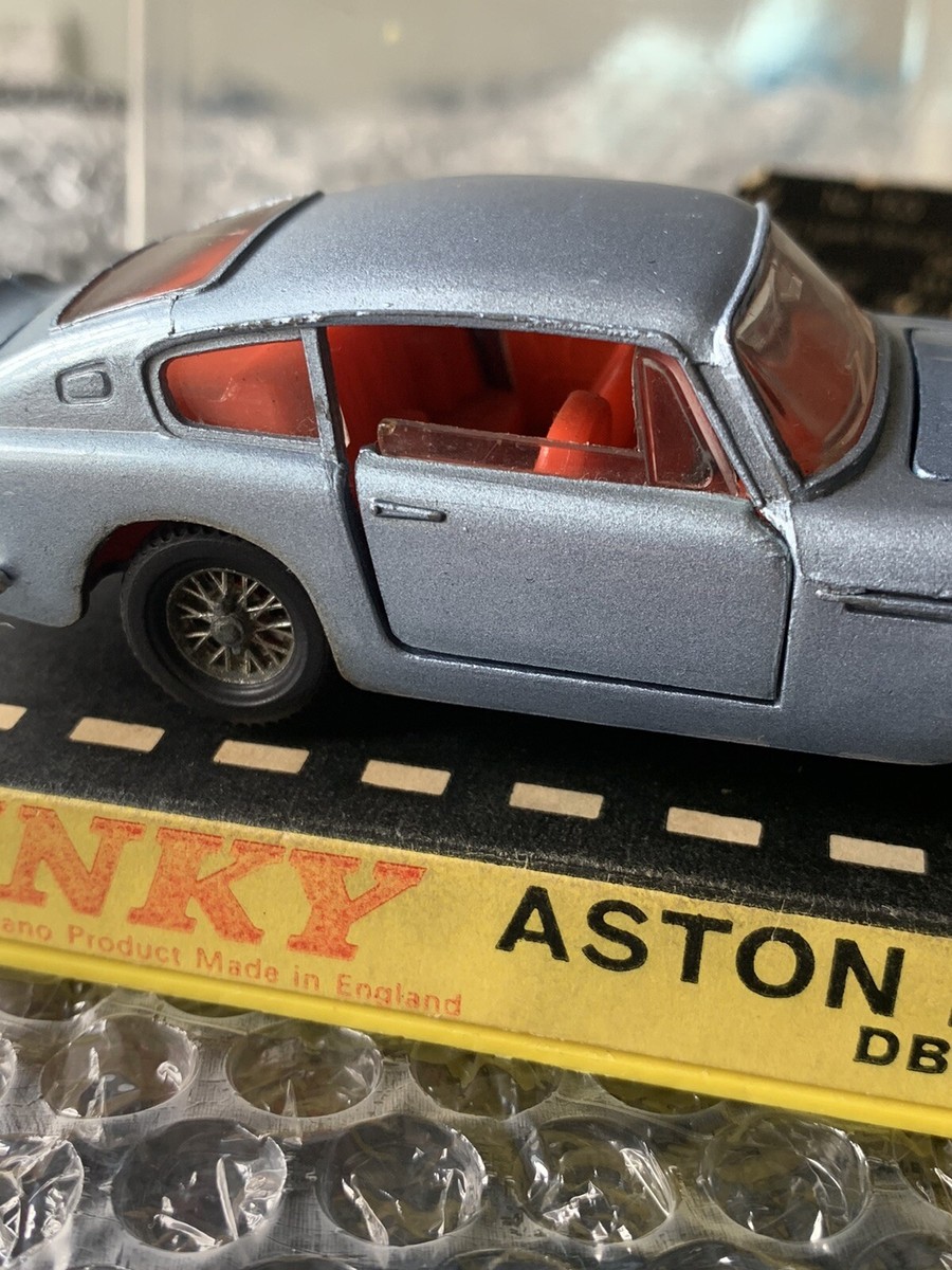 RARE DINKY 153 ASTON MARTIN DB6 WITH ORIGINAL BOX 1/43 NEAR MINT 