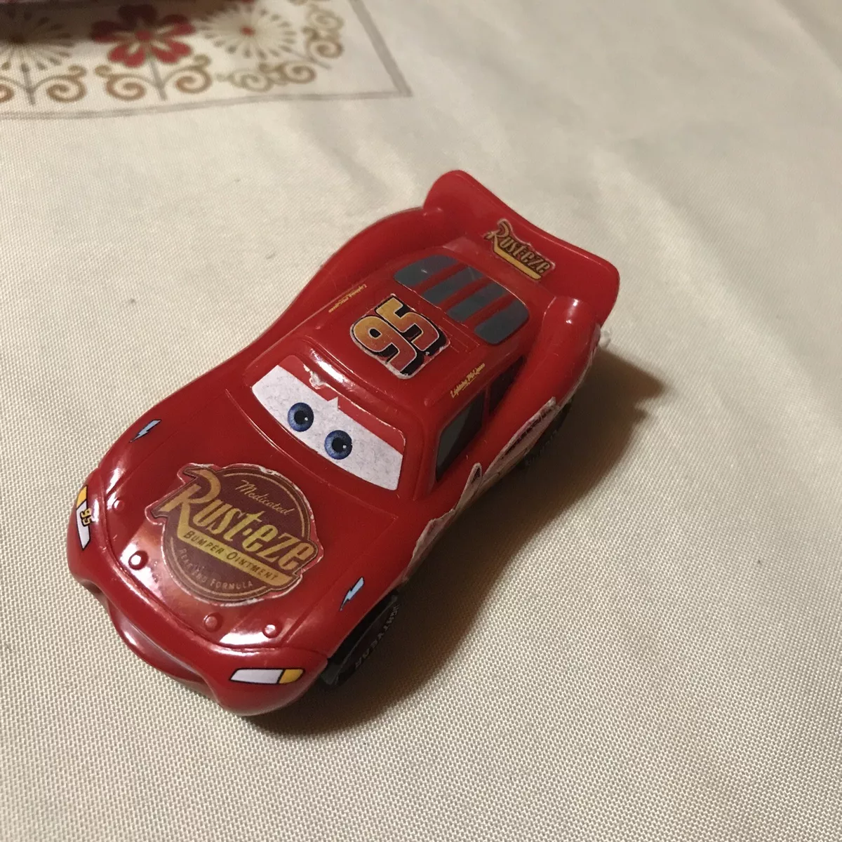 Disney/Pixar Cars Lightning McQueen 1:55 Vehicle (Styles May Vary)