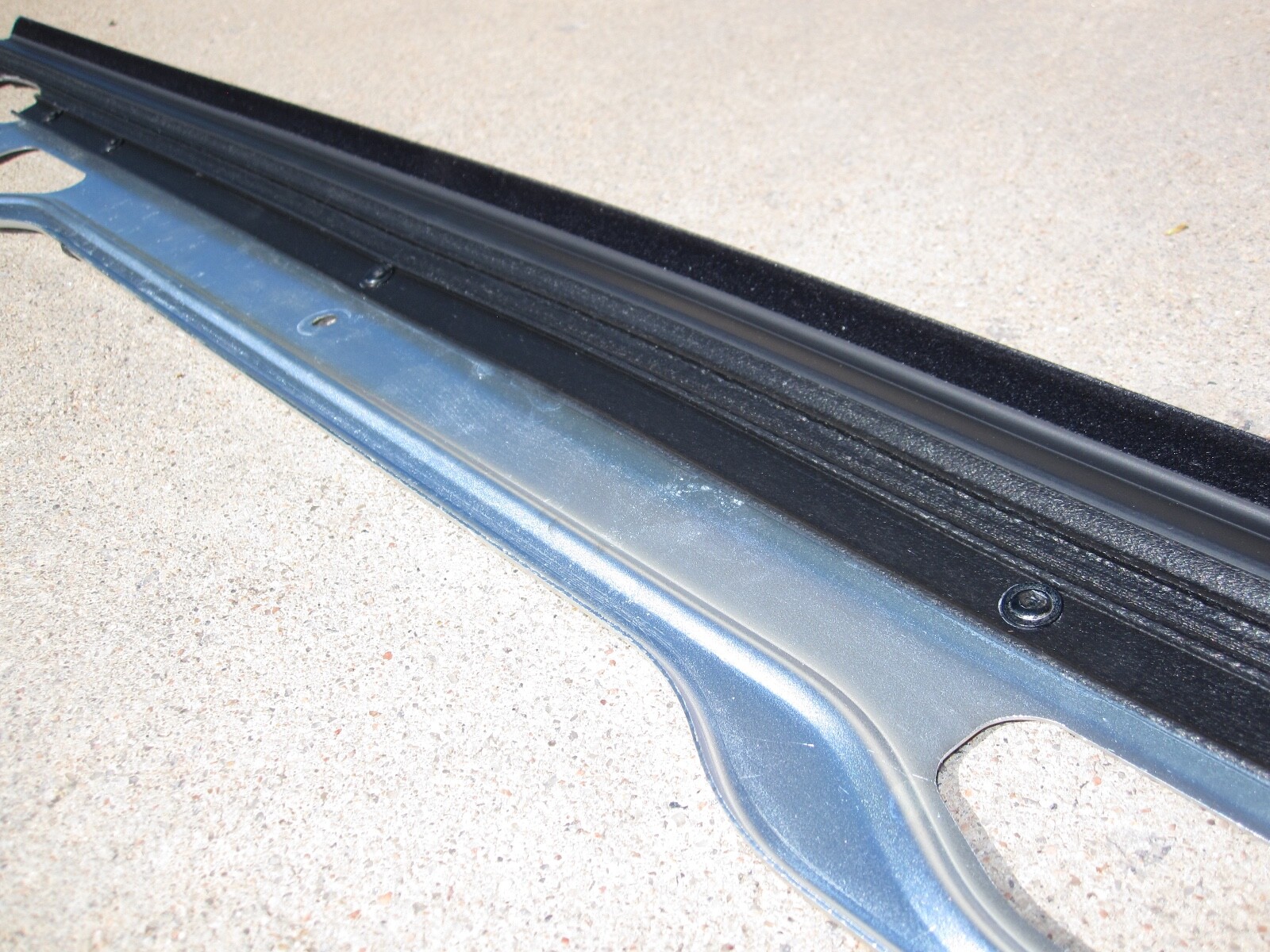 02-2010 LAMBORGHINI MURCIELAGO DRIVERS DOOR GLASS LT BELT MOLDING DEFLUXION SEAL