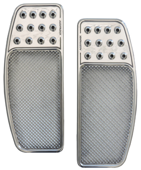 Accutronix ''Knurled Drilled Original'' Front Floorboards for Harley Davidson