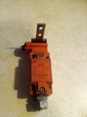 Telemecanique XCS-B703 Safety Interlock Switch
