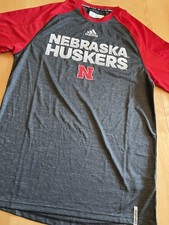 NWT ADIDAS UNIVERSITY OF NEBRASKA GREY & RED CLIMATE T SHIRT SZ M