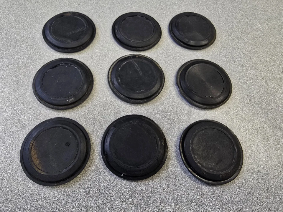 LOTE DE 9 TAPONES DE GOMA PANEL DE CARROCERÍA DELANTERA ORIGINALES USADOS BONITOS PORSCHE 914 914-6 Foto 3 de 4