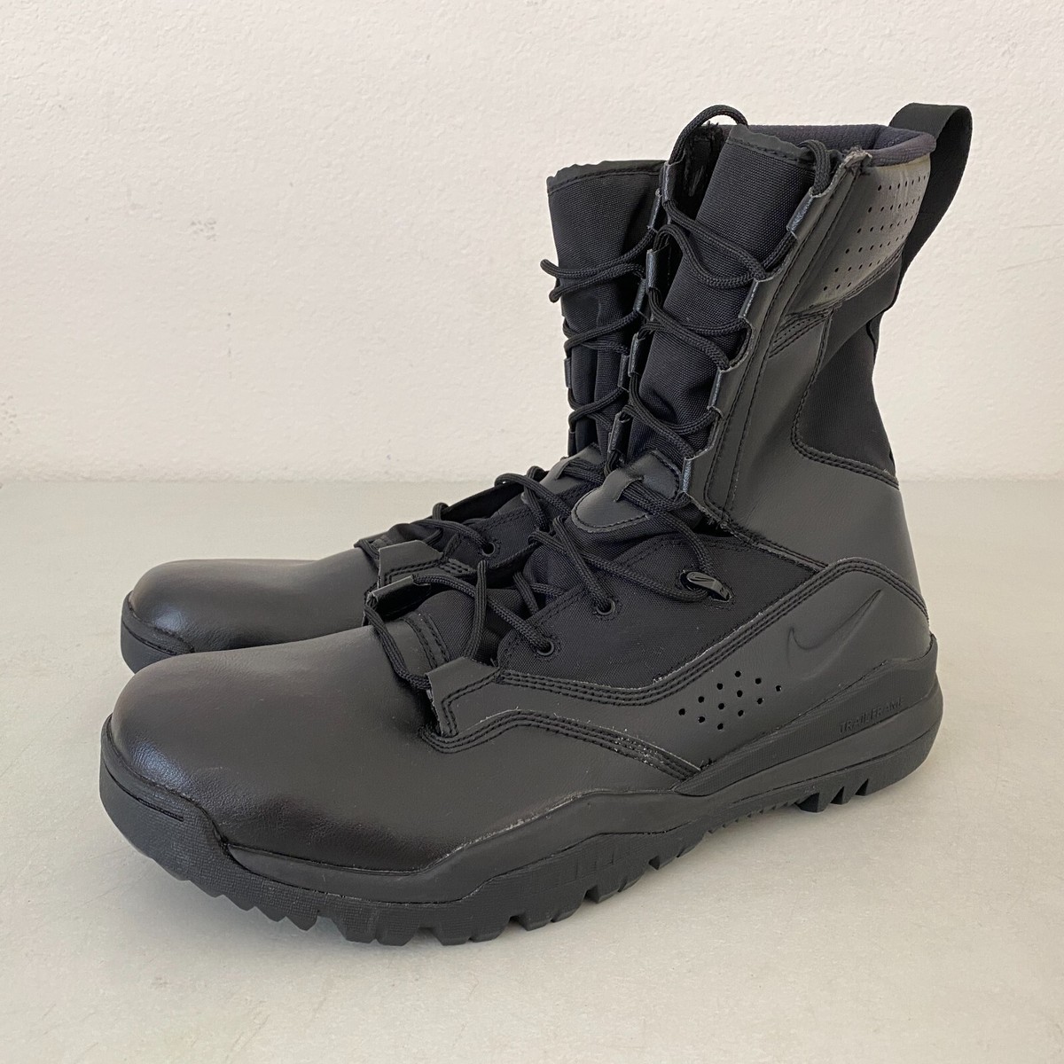 個人装備 28cm NIKE SFB FIELD TACTICAL BOOT BLACK Amazon.com: Nike SFB B1 Tactical Boots (DX2117-001, Black