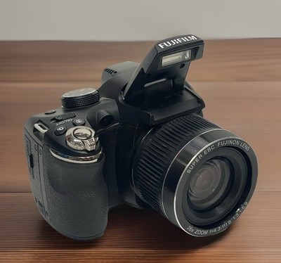 Fujifilm FinePix S3300 14.0MP Digital Bridge Camera 26x Optical Zoom - Tested