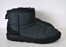 Black leathe slip on girl's classic ultra mini boots size 1 (33.5) UGG Australia