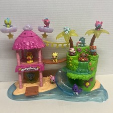 Hatchimals Colleggtibles Tropical Island Party Playset w/13 figures light sound