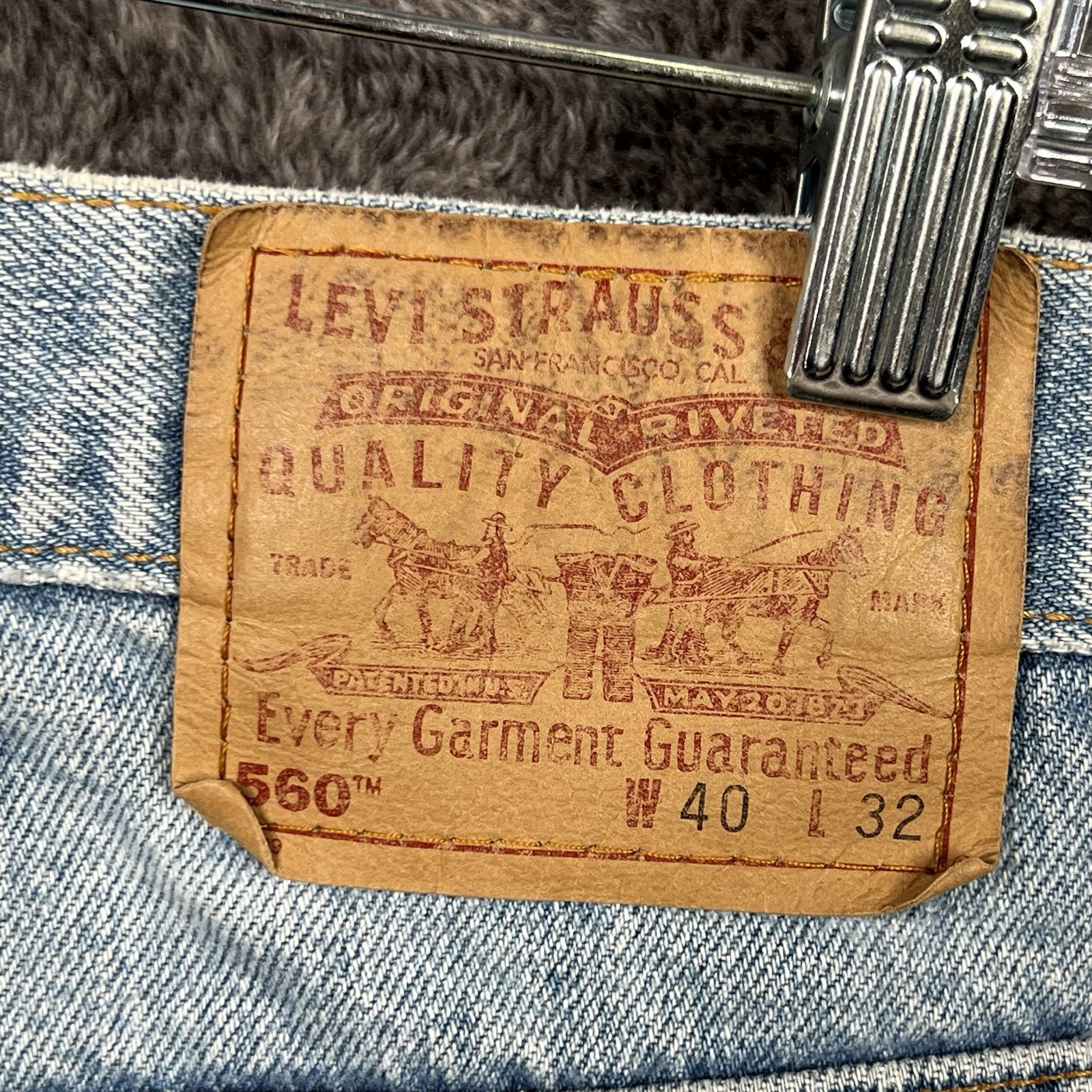 Vintage Levi’s 560 Loose Fit Tapered Leg USA Denim Jeans 90s Sz 40x32 Light Wash thumbnail 8