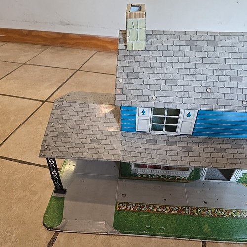Vintage Marx Tin Litho Dollhouse 2 Story 5 Rooms Carport 26x15x15 Please Read - Picture 2 of 24