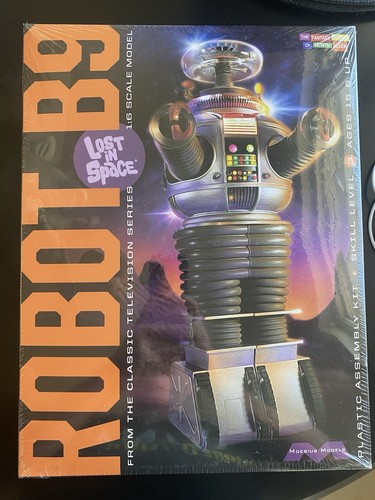 Moebius Lost In Space Robot B9 1:6 SCALE Model kit 939 Sealed Box!
