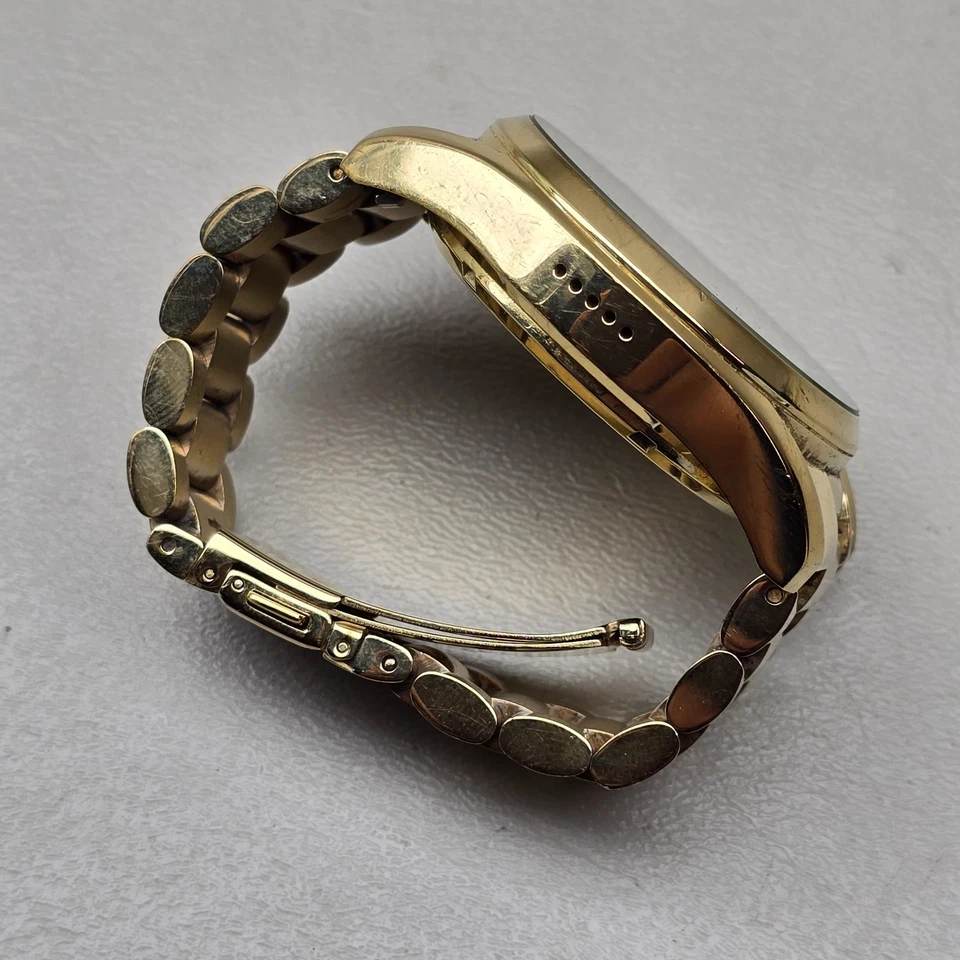 Умные часы Michael Kors Access DW2 золотистые Wear OS - Изображение 2 из 4