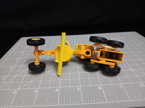 1/64 John Deere 772B Industrial Road Grader A6 - Picture 7 of 7