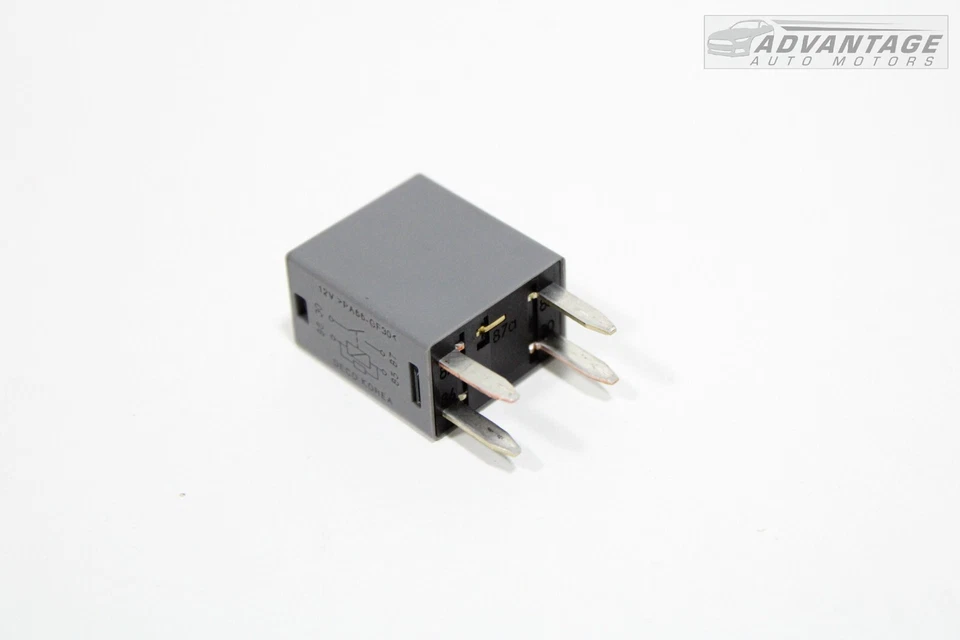 Chevrolet Equinox 2018-2022 1,5 L tablero caja de fusibles relé gris 13500114 OEM Foto 3 de 4