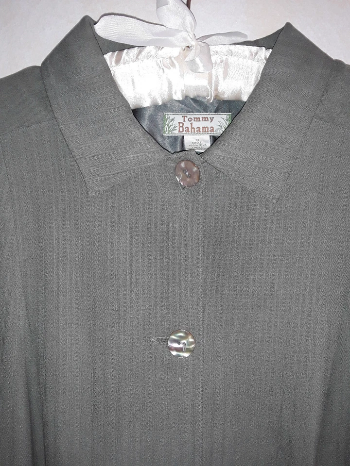 Tommy Bahama Women’s Sage Green Silk Pant Suit. Size Medium - Image 4 of 4