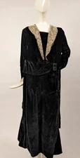 GOTHIC EDWARDIAN LATE TEENS BLACK VELVET DRESS W LACE TRIM & BEADED BUCKLE