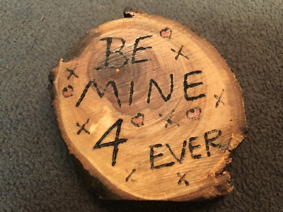 BE MINE 4 EVER SIGN, freistehendes Ornament. Solider englischer Apfel.