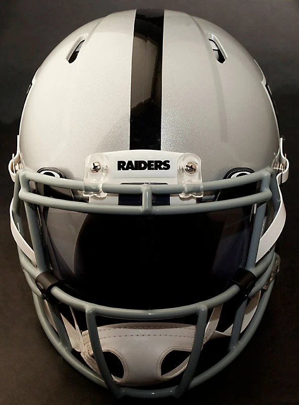Casco de fútbol americano auténtico GAMEDAY de Oakland Raiders NFL con protector ocular Oakley Foto 3 de 4