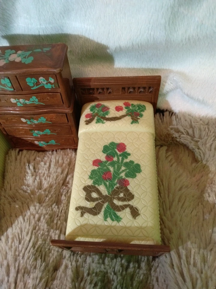 Vintage Renwal Bedset Stencil Bouquet Flower Twin Beds & Dresser Numbers B81 B85 - Image 4 of 4