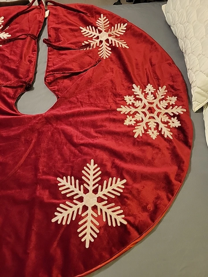 RODEO HOME Elegant Christmas Tree Skirt Deep Red - Image 3 of 4