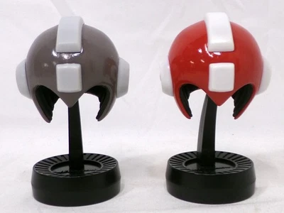 Capcom Mega Man Actionfiguren Minihelm Repliken Set 2x Grau-Rush Rot-Rush - Bild 1 von 2