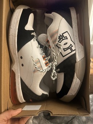 DC Versatile Men s Size 11 Skate Shoe ADYS100687  With Box