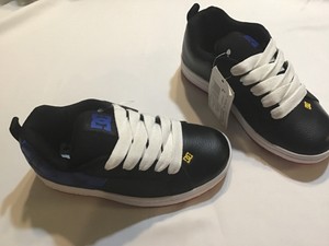 dc court graffik blue