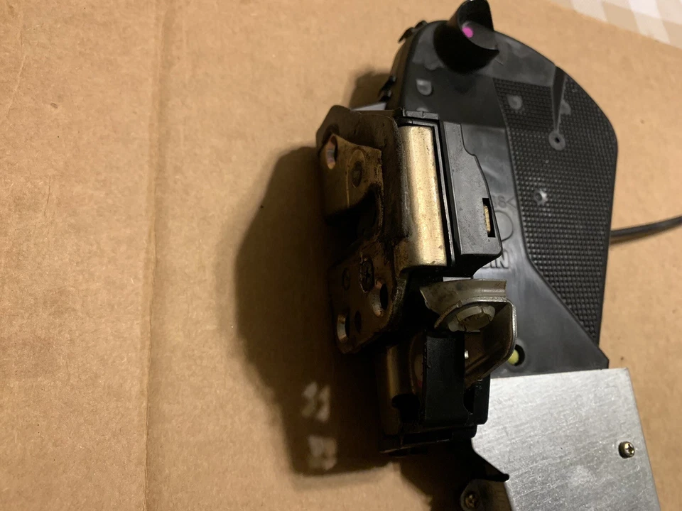 Lexus GX470 REAR gate Hatch Tailgate LATCH LOCK ACTUATOR 2003-2006 2004 2005 - Image 3 of 4