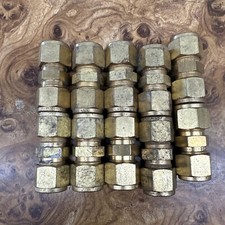 (11) SWAGELOK B-10M0-6-6 NEW BRASS 10MM TO 3/4" TUBING REDUCING UNIONS B10M066
