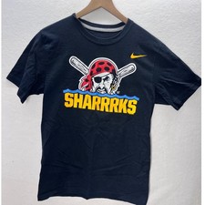 Nike Pittsburgh Pirates Graphic T-Shirt Mens M Sharks MLB '13 Baseball 3213