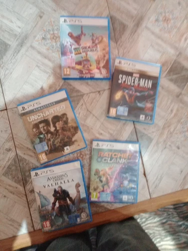 Sony PlayStation 5 Blu-Ray Edition Console God of War Ragnarök Bundle - Bianco - Foto 4 di 4