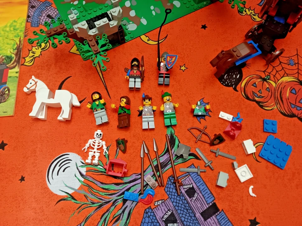 LEGO Castle: Dark Forest Fortress (6079) 100% Complete W/Instructions - Image 3 of 4