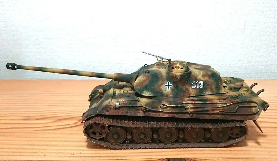 Carro armato King Tiger Tamiya 1/48 esercito tedesco costruito e dipinto - Immagine 2 di 4