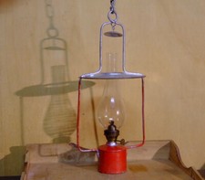 ANTICA LAMPADA lampadario a PETROLIO  IN METALLO  CON PARAFumo  e piatto in met.