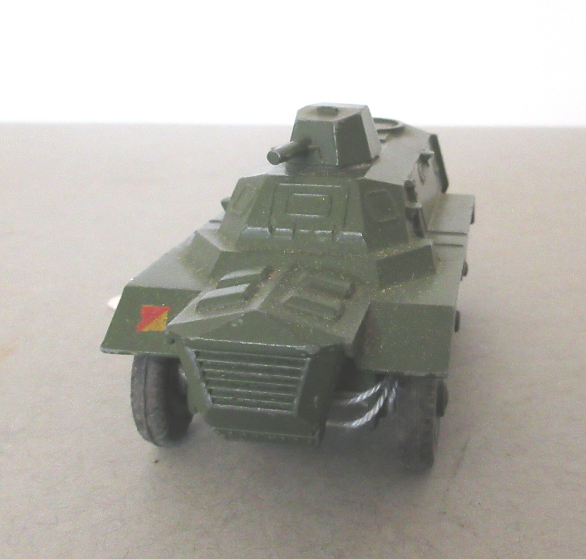 Dinky Toys GB - Armoured Personnel Carrier - Véhicule Militaire Miniature - Occasion