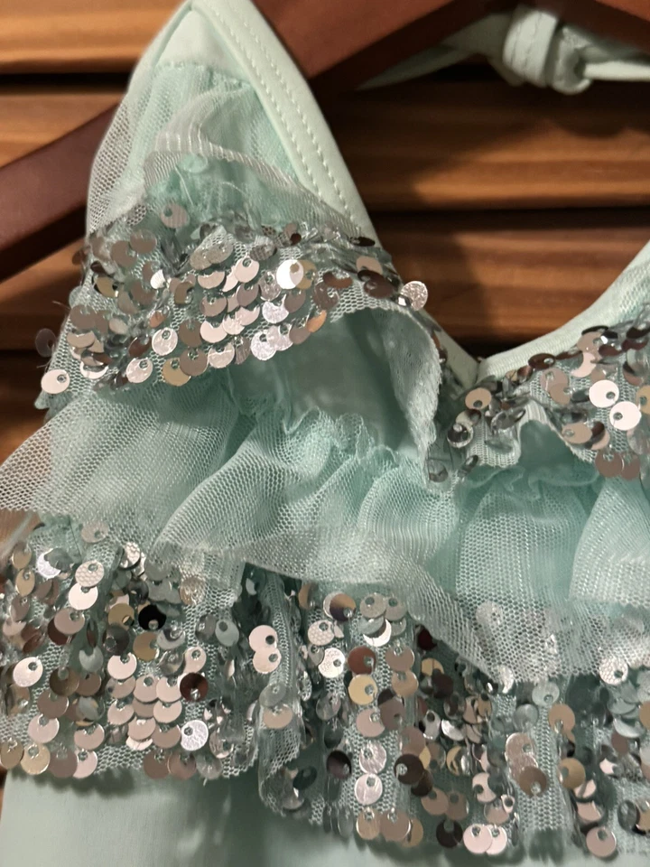 Traje de baño Circo Girls azul claro lentejuelas volantes de una pieza atado; L (10-12) Foto 3 de 4