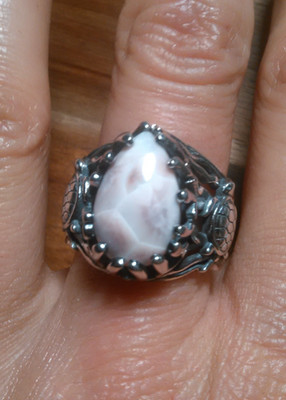 Artisan Crafted Pink Natrolite Coral Sterling Silver Turtle Ring (Size 8)