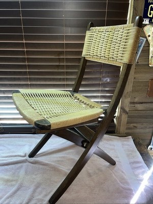 VINTAGE MCM Hans Wegner Style Folding Woven Rope Chair