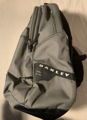 oakley metal logo backpack australia only!! rare - Picture 4 of 12